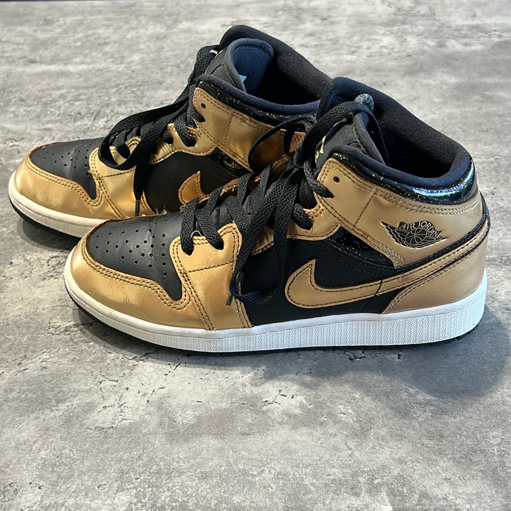 Youth Air Jordan 1 mid SE GS